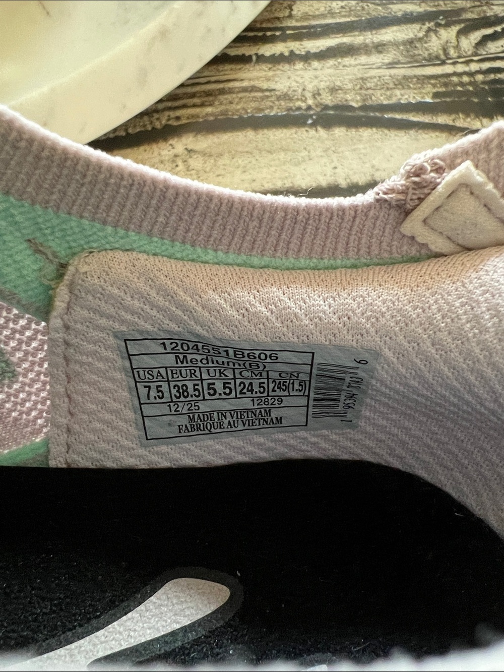 Brooks Women's Lightweight Running Sneakers - like new - 7.5 - Picture 7 of 7